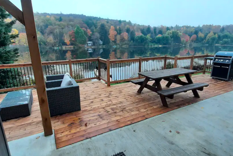 Chalet \u00e0 louer au bord de l'eau \u00e0 Saint-Calixte.