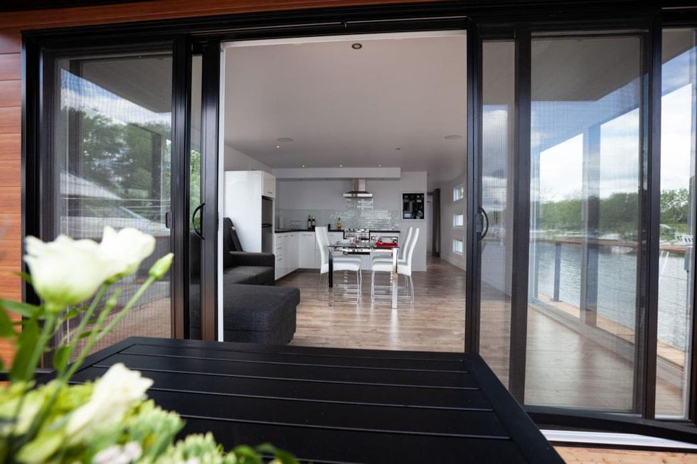 Chalets Studio H\u00e9bergements Flottants \u00e0 Qu\u00e9bec.