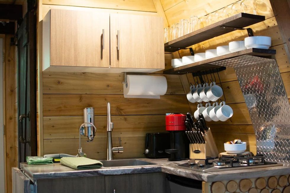 Chambre du Airbnb La M\u00e9lilot.