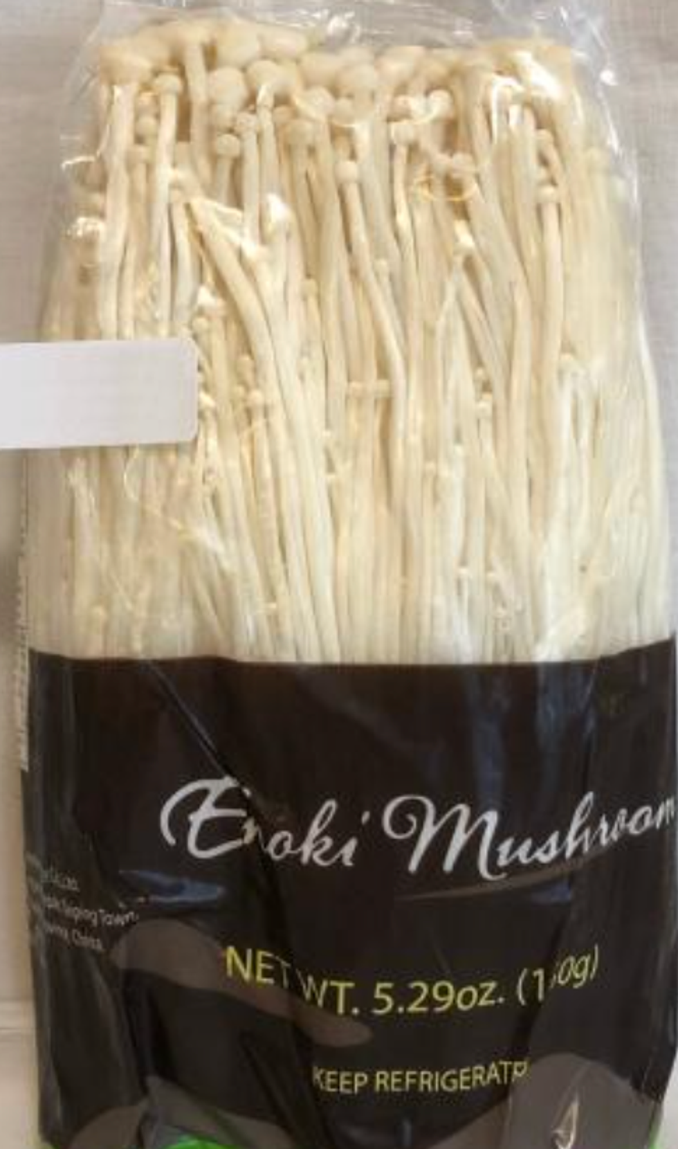 Champignons Enoki faisant l'objet d'un rappel.