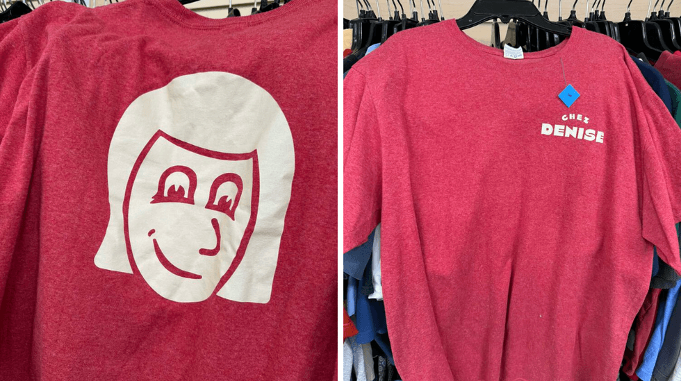 Chandail Chez Denise en vente pour 2 $ Au Grenier Populaire des Basses-Laurentides.