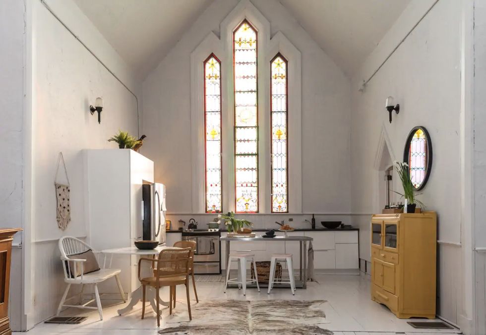 chapel airbnb in ontario