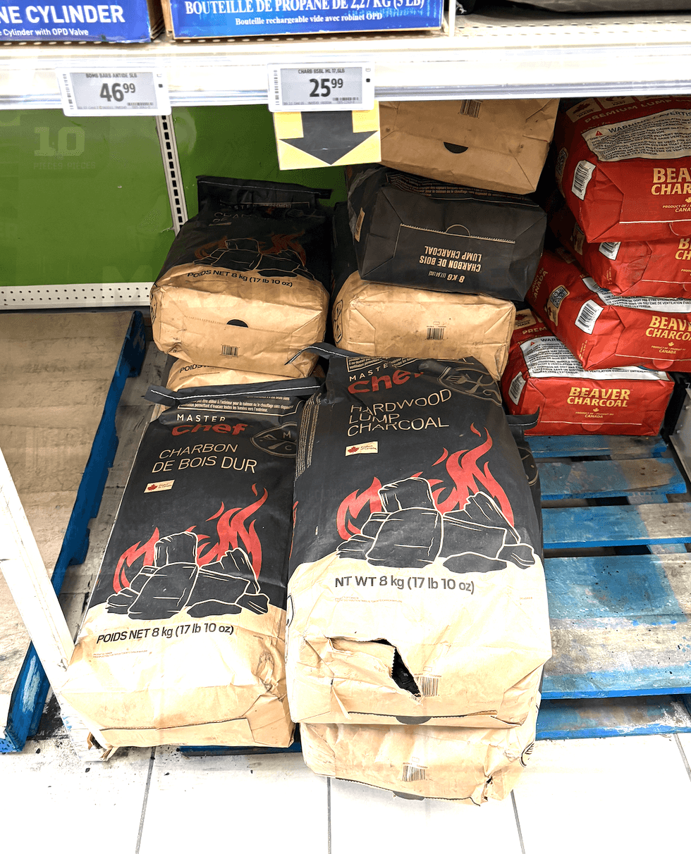 Charbon de bois dur au Canadian Tire.