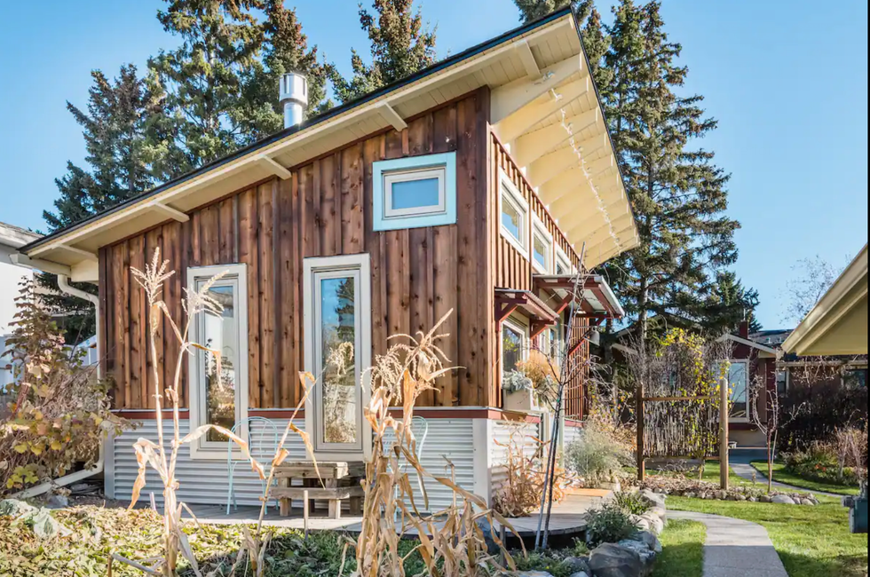 Charming Tiny House B&B Near Mountains and Downtown.