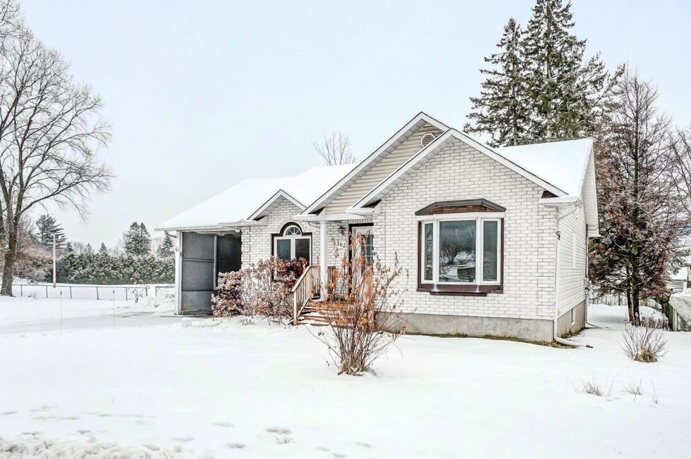 8 Homes For Sale Around Ottawa All Under 300K (PHOTOS) Narcity