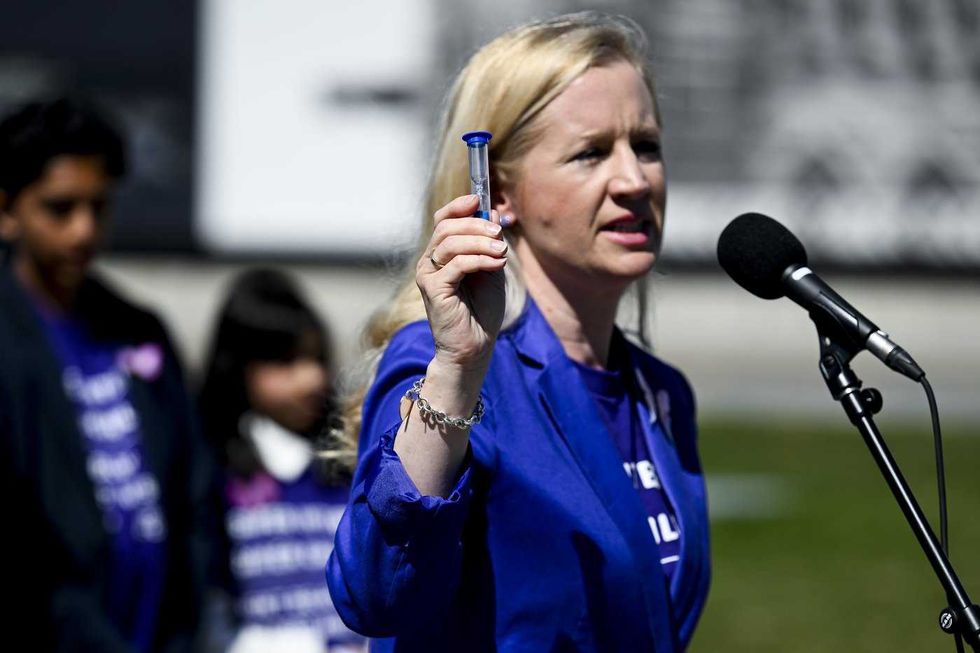 Child advocates call for online harms bill