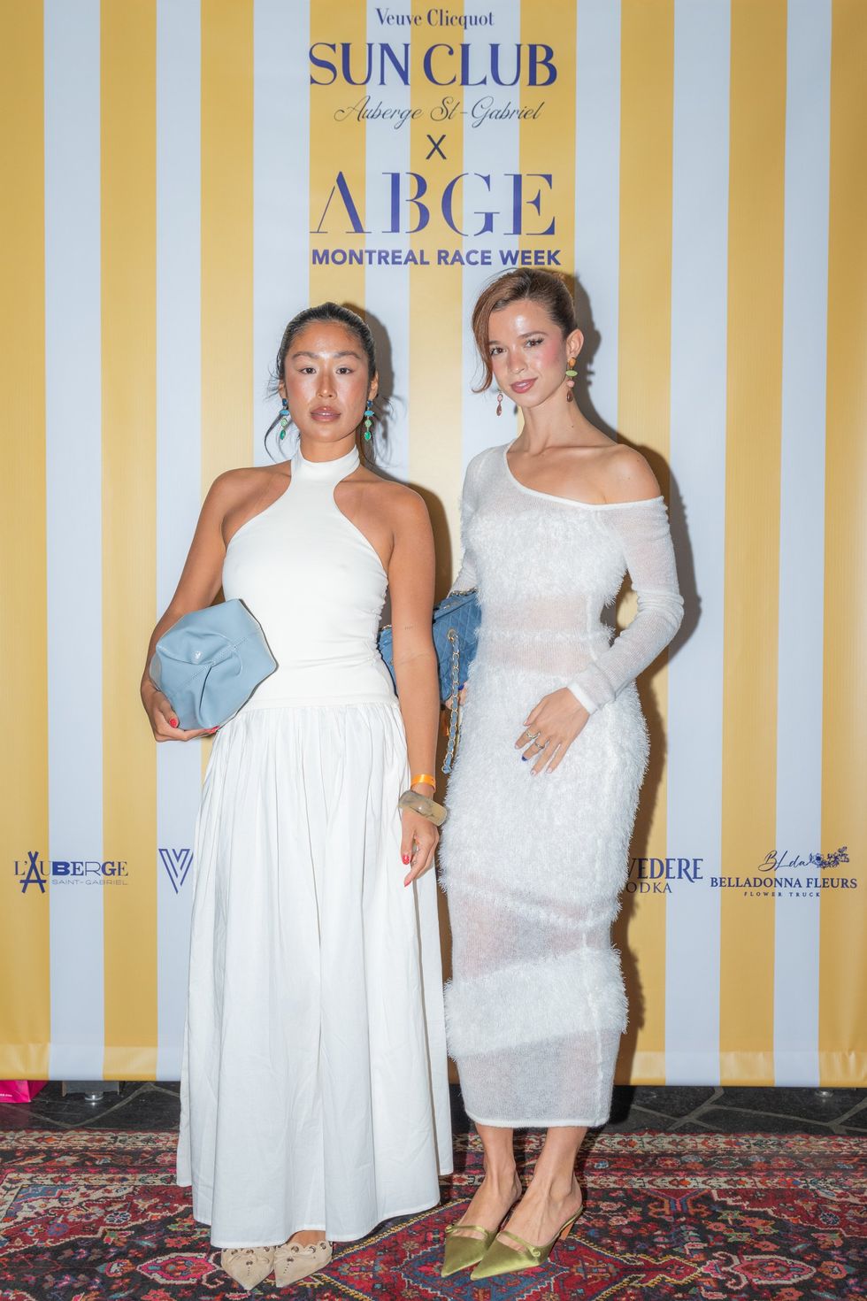 Cindy Cournoyer et Lucie Rh\u00e9aume sur le tapis rouge du Grand Prix de la F1 \u00e0 l'Auberge Saint-Gabriel.
