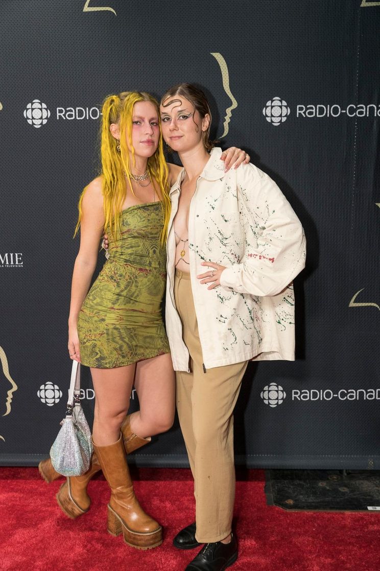 Claudia Bouvette Et Marianne Verville En Couple Photos des plus beaux looks des vedettes aux 37e prix Gémeaux - Narcity