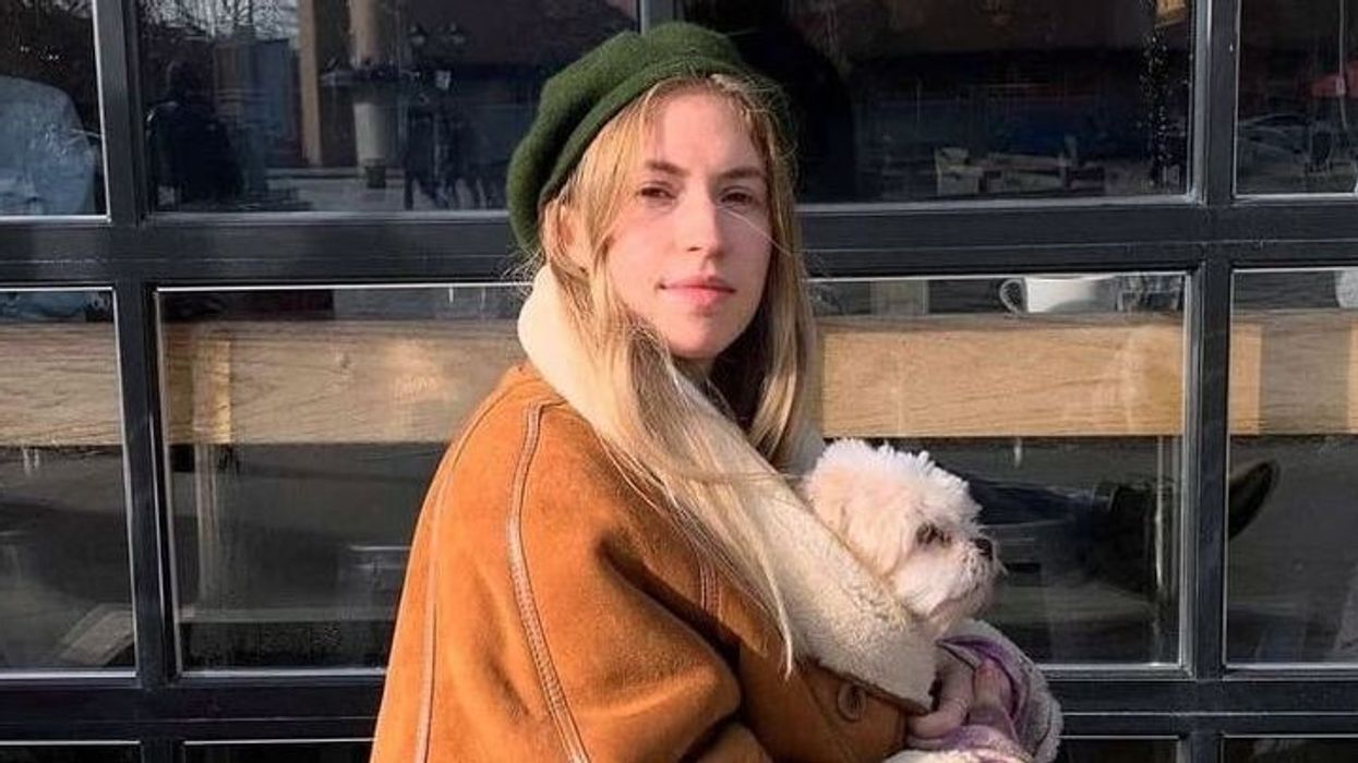 Claudia Bouvette partage une photo avec Les Louanges