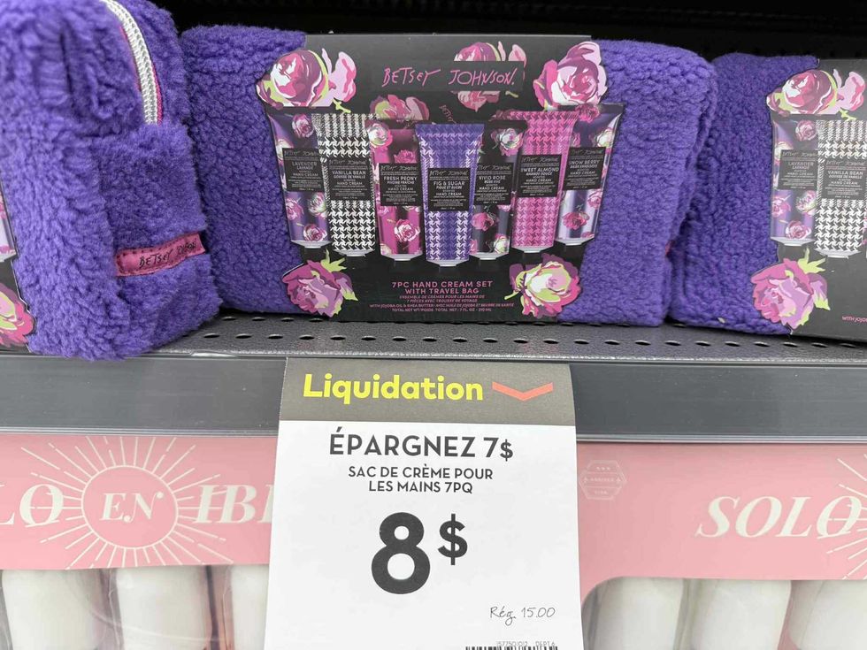 Coffret de cr\u00e8mes pour les mains de la marque Betsey Johnson en vente au Tigre G\u00e9ant pour 8 $.