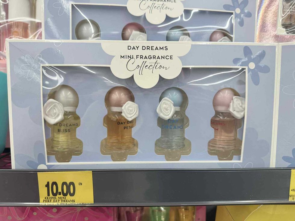 Coffret de huit mini parfums de la marque Day Dreams vendu au Tigre G\u00e9ant pour 10 $.