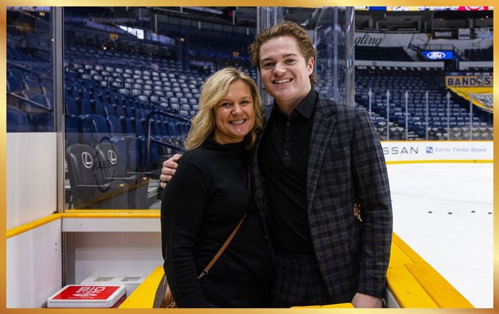 Cole Caufield et sa m\u00e8re.