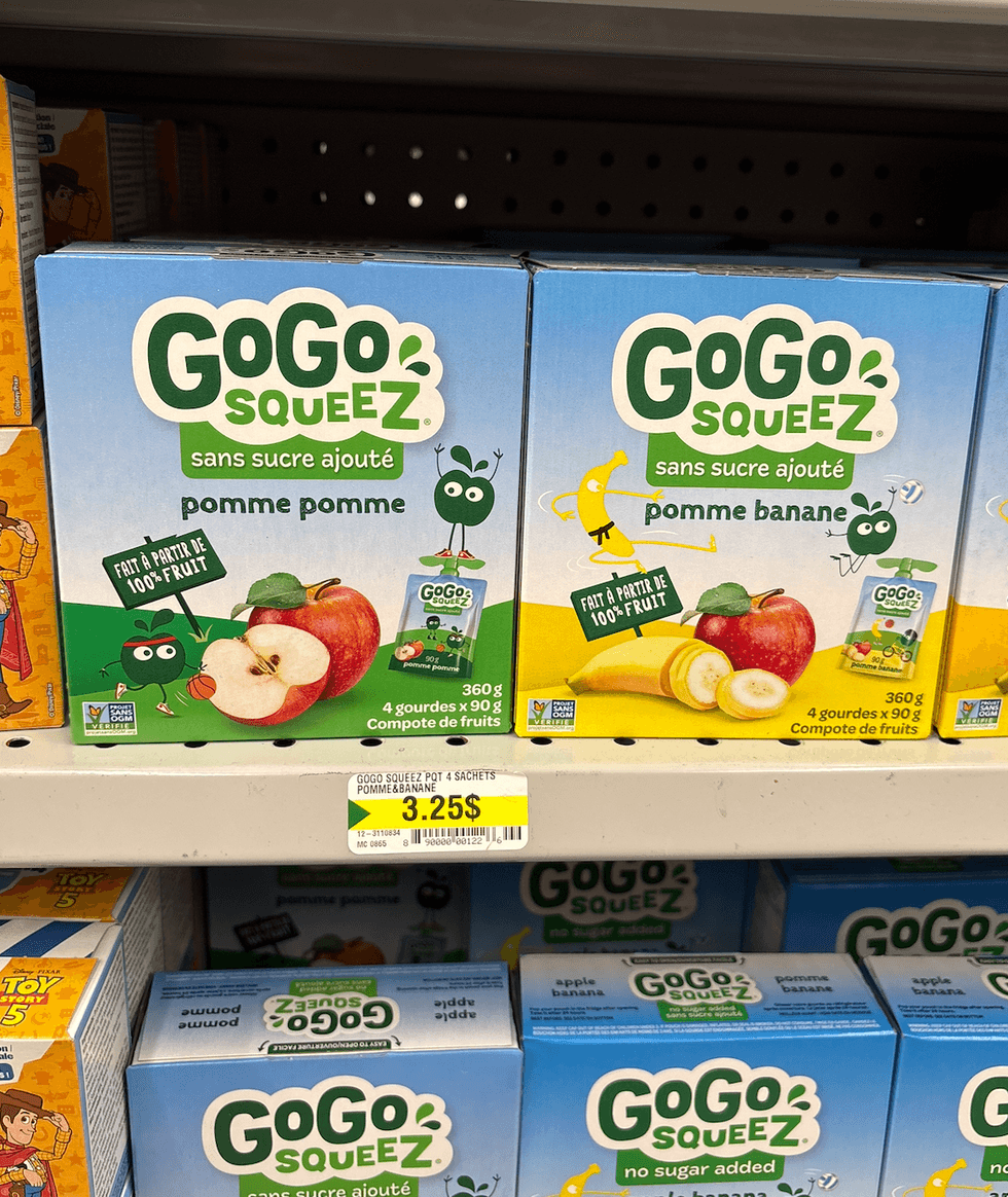 Compotes de pommes GoGo Squeez sur les tablettes du Dollarama.