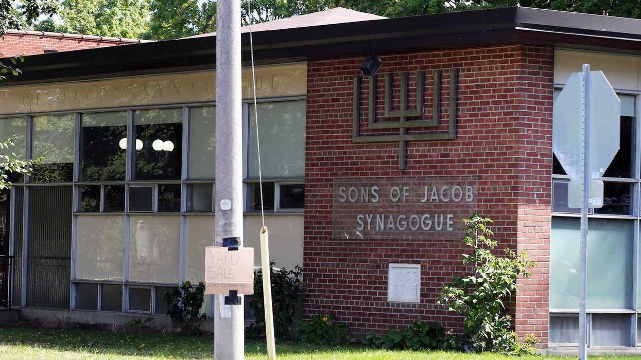 Cop shot in synagogue attack recovering at home