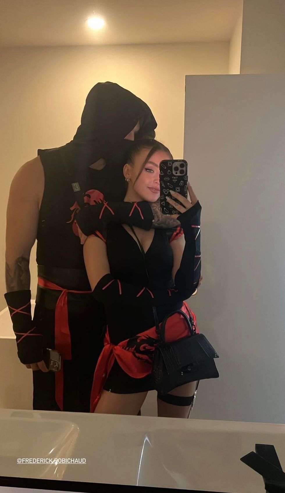 Costumes d'Halloween d'Alicia Moffet et Fr\u00e9d\u00e9rick Robichaud.