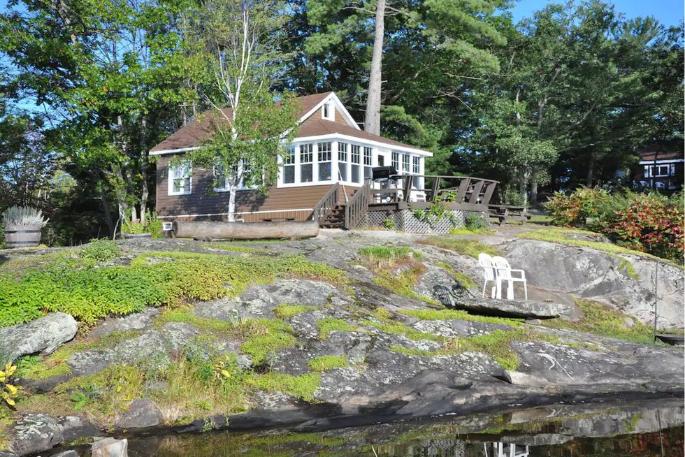 Cottage on a rock overlooking a lake. \u200b