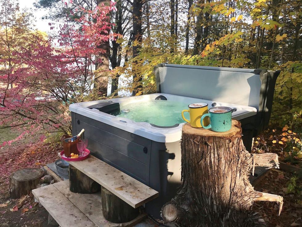 cottage with a hot tub near ottawa