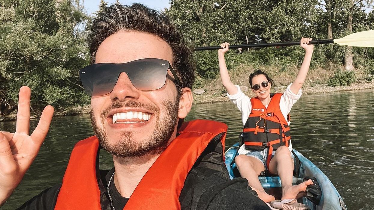 Couple en kayak sur le fleuve Saint-Laurent.