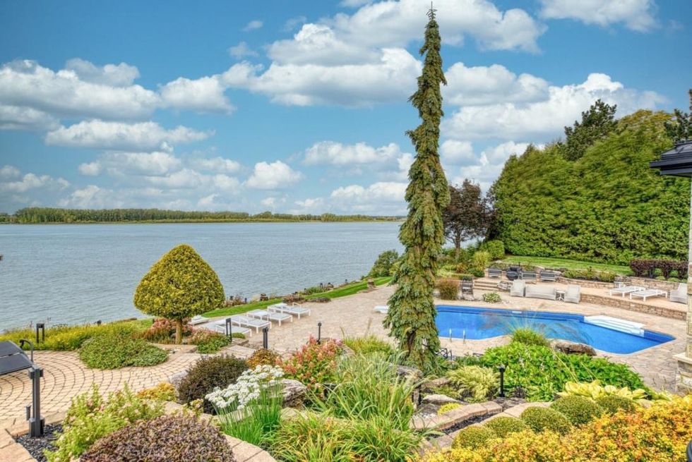 Cour au 7750, route Marie-Victorin, Contrecoeur.