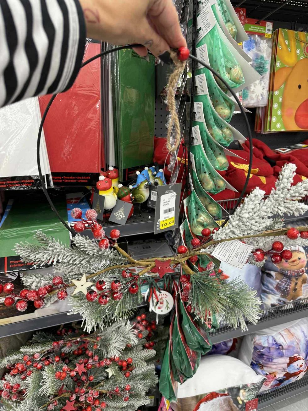 Couronne des f\u00eates minimaliste vendue pour 10 $ au Tigre G\u00e9ant.