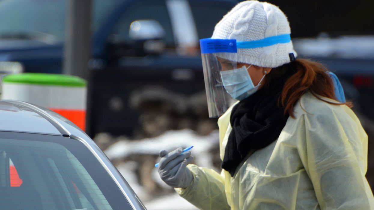 COVID-19 : 1203 nouveaux cas, dont 359 à cause d'un réajustement à la hausse