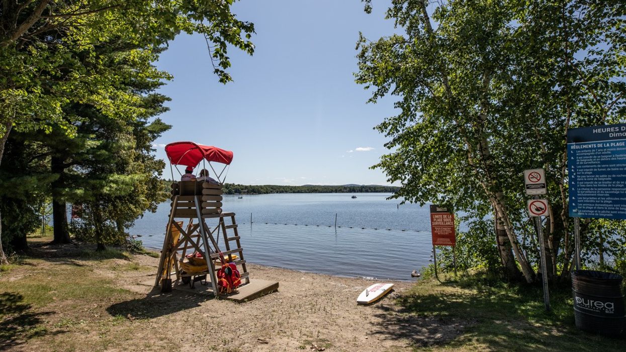 COVID-19 : Les piscines et plages à Sherbrooke ferment à cause d'un sauveteur positif