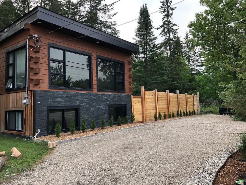Cozy log cabin Airbnb in Quebec near a river and forest.