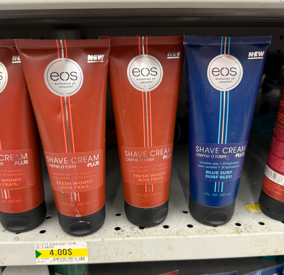 Cr\u00e8me \u00e0 raser peau sensible de EOS sur les tablettes du Dollarama.