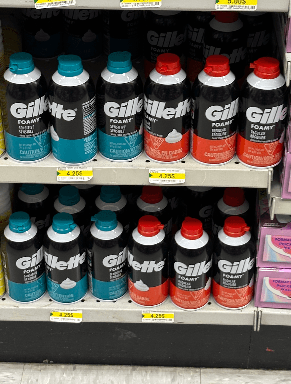 Cr\u00e8mes de rasage Gillette sur les tablettes du Dollarama.