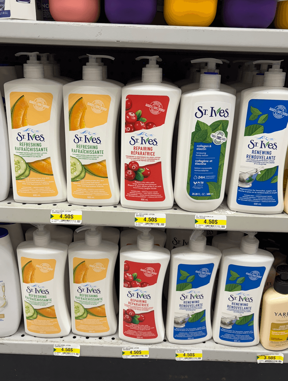 Cr\u00e8mes pour le corps St. Ives sur les tablettes du Dollarama.