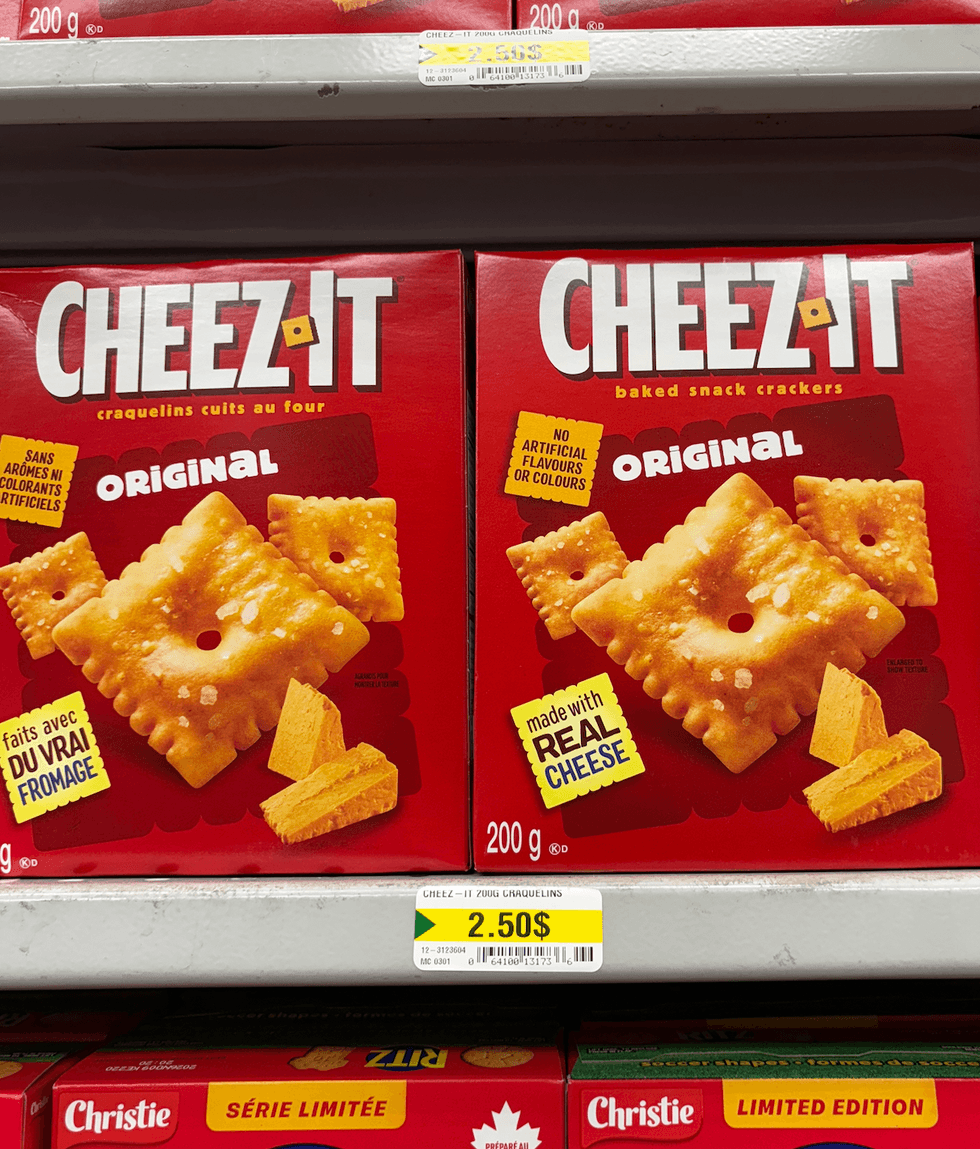 Craquelins Cheez-It sur les tablettes du Dollarama.