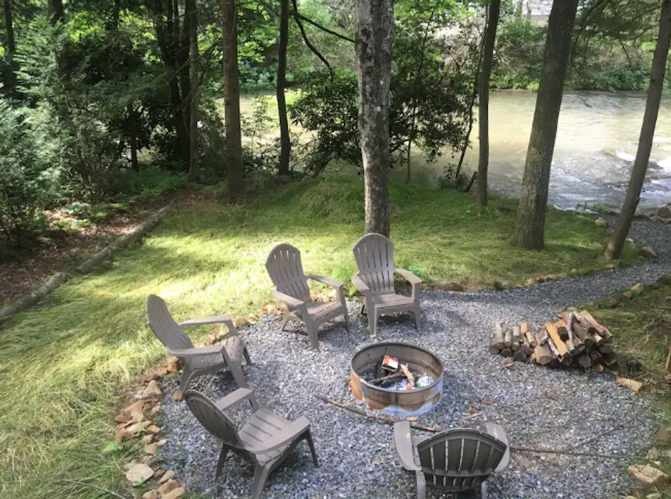 Creek front cabin McCaysville, GA Near Blue Ridge.