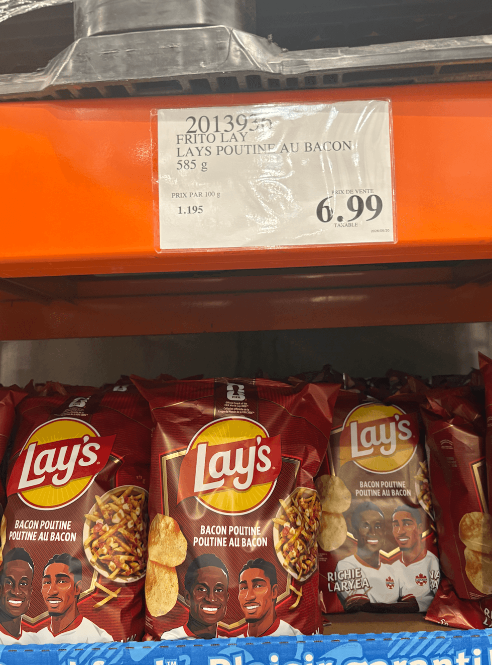 Croustilles saveur poutine au bacon Lay's \u00e0 vendre au Costco.