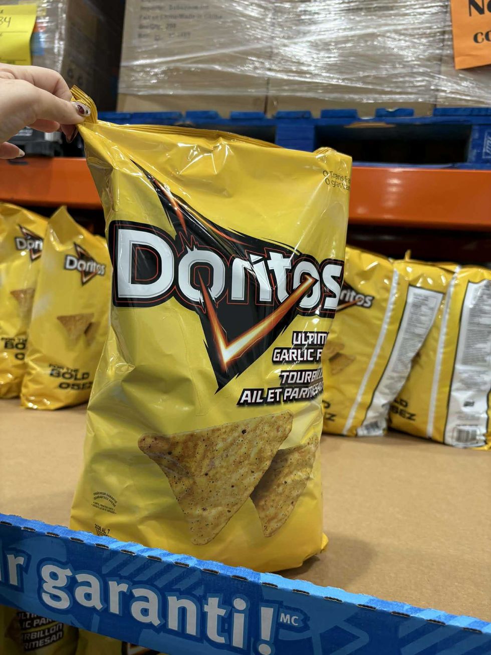 Croustilles Tourbillon ail et parmesan de Doritos au Costco.