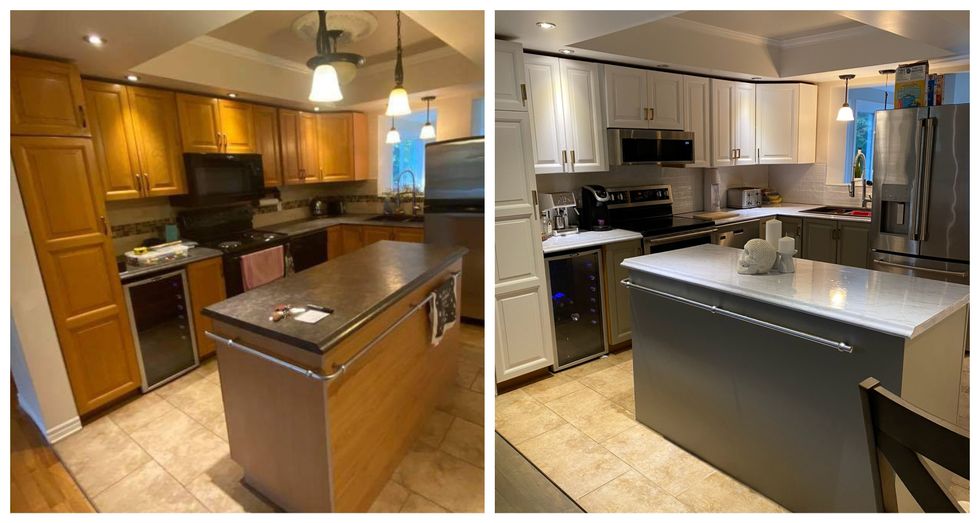 Cuisine avec armoires en bois, des comptoirs noirs et des \u00e9lectrom\u00e9nagers noirs. Droite : La m\u00eame cuisine avec des armoires blanches et grises, des \u00e9lectrom\u00e9nagers en stainless et des comptoirs marbr\u00e9s.