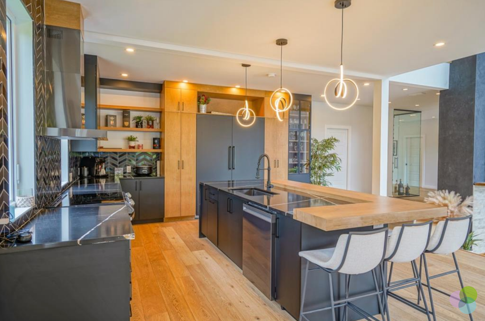 Cuisine moderne de la maison \u00e0 vendre de Carolane Toupin.