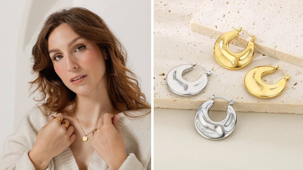 Cynthia Dulude et le collier Anaïs. Droite : Les boucles d'oreilles Catherine, en or et en argent.