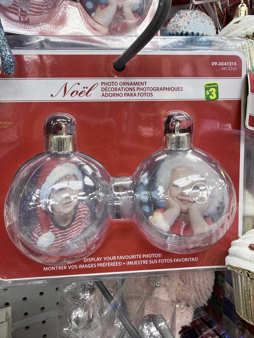 D\u00e9corations pour sapin personnalis\u00e9es en vente au Dollarama pour 3 $.