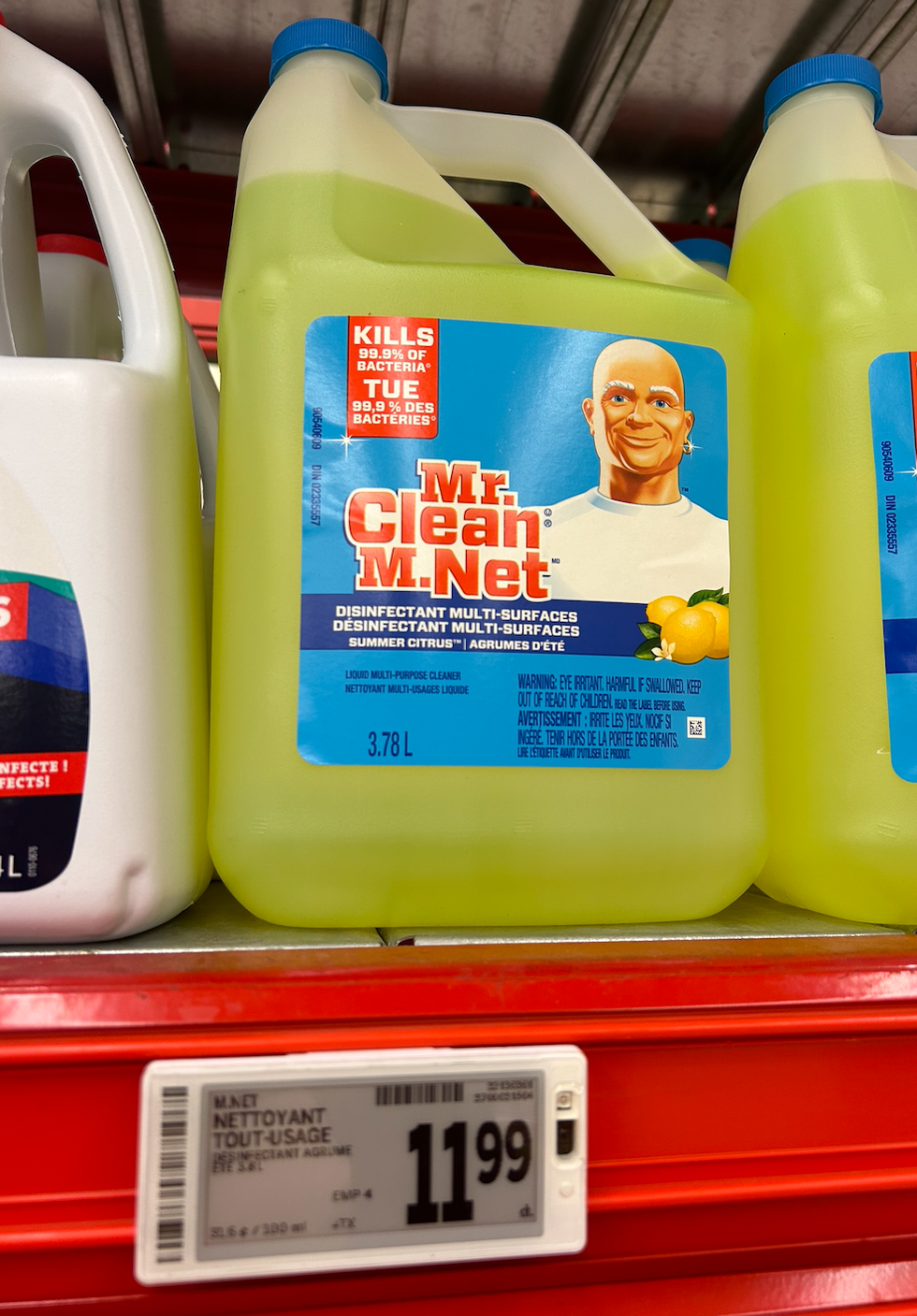 D\u00e9sinfectant multi-surfaces M.Net dans les rayons du Super C.
