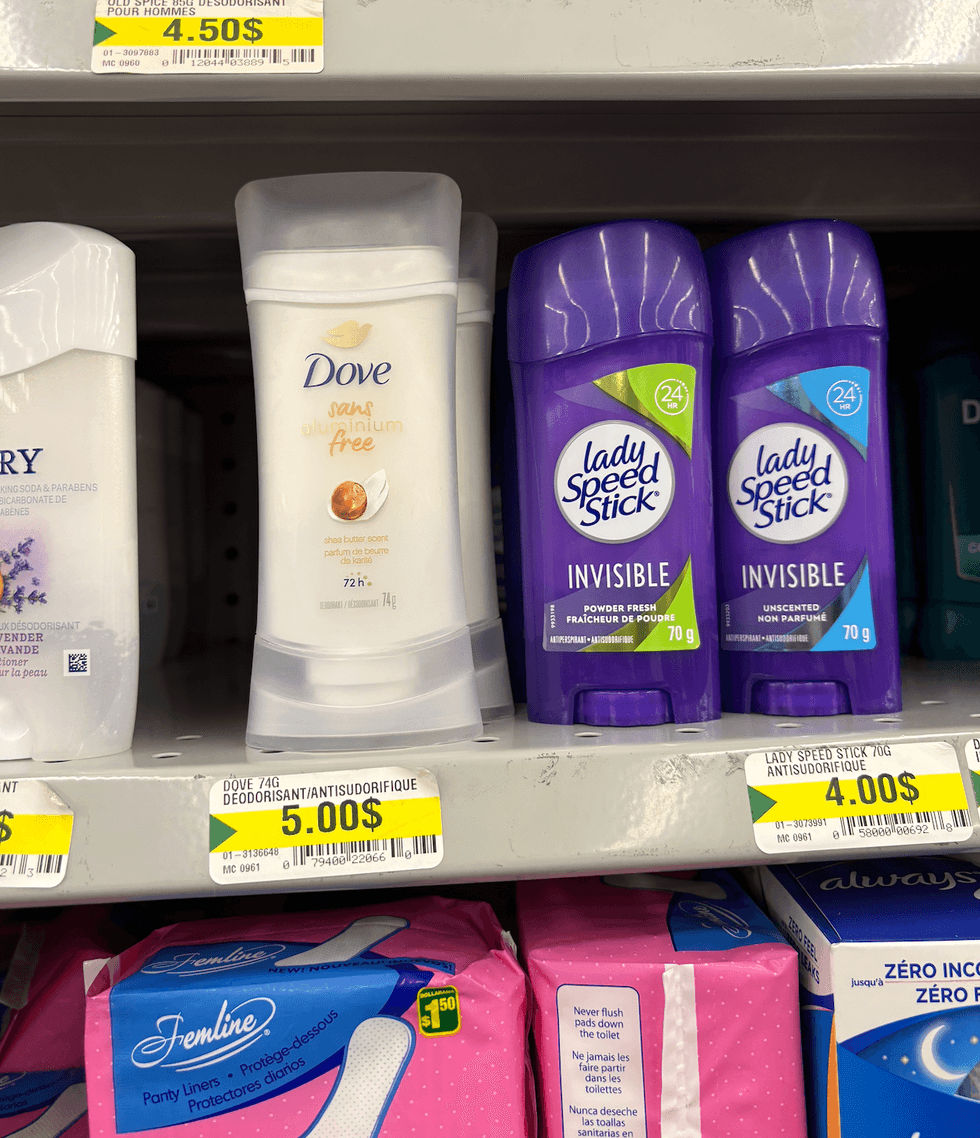 D\u00e9sodorisants Dove sans Aluminium sur les tablettes du Dollarama.