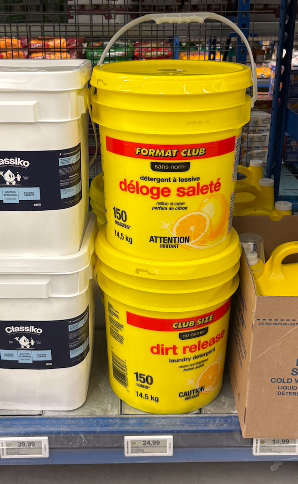 D\u00e9tergent \u00e0 lessive Sans nom dans les rayons du Club Entrep\u00f4t.