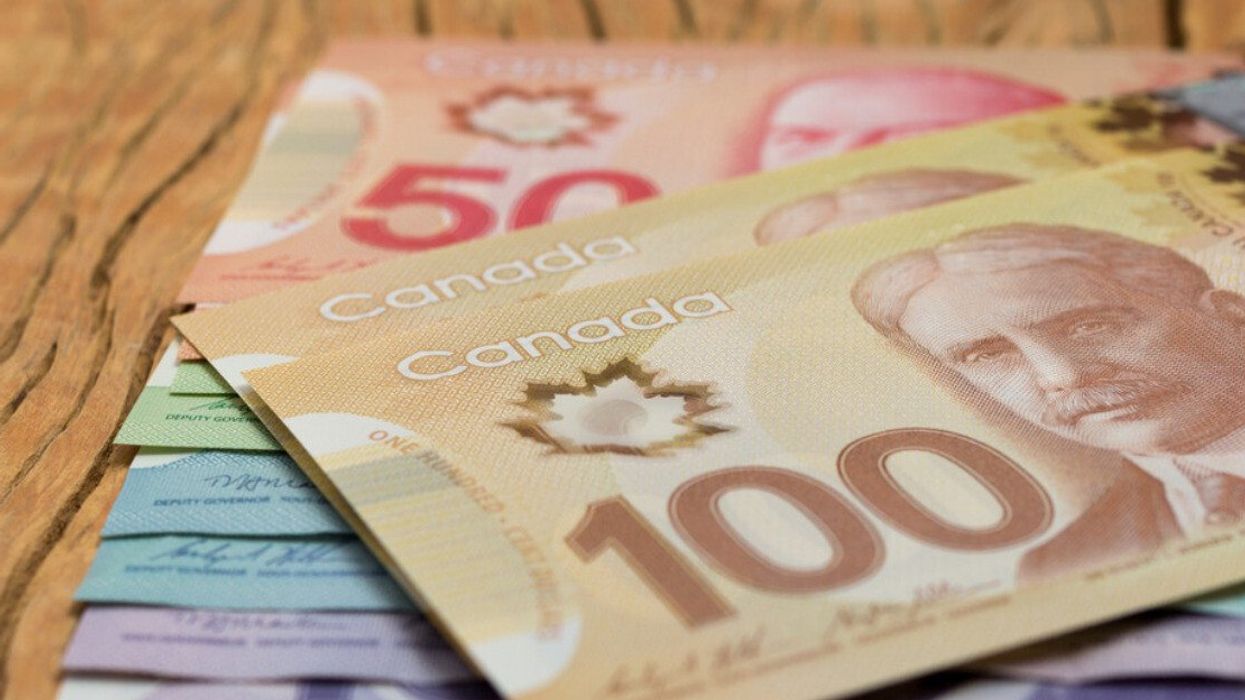 De l'argent canadien.