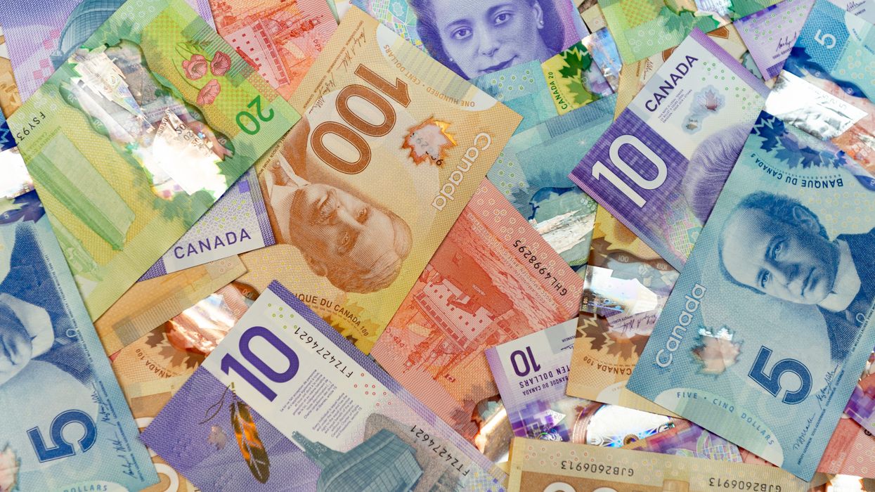 De l'argent canadien.