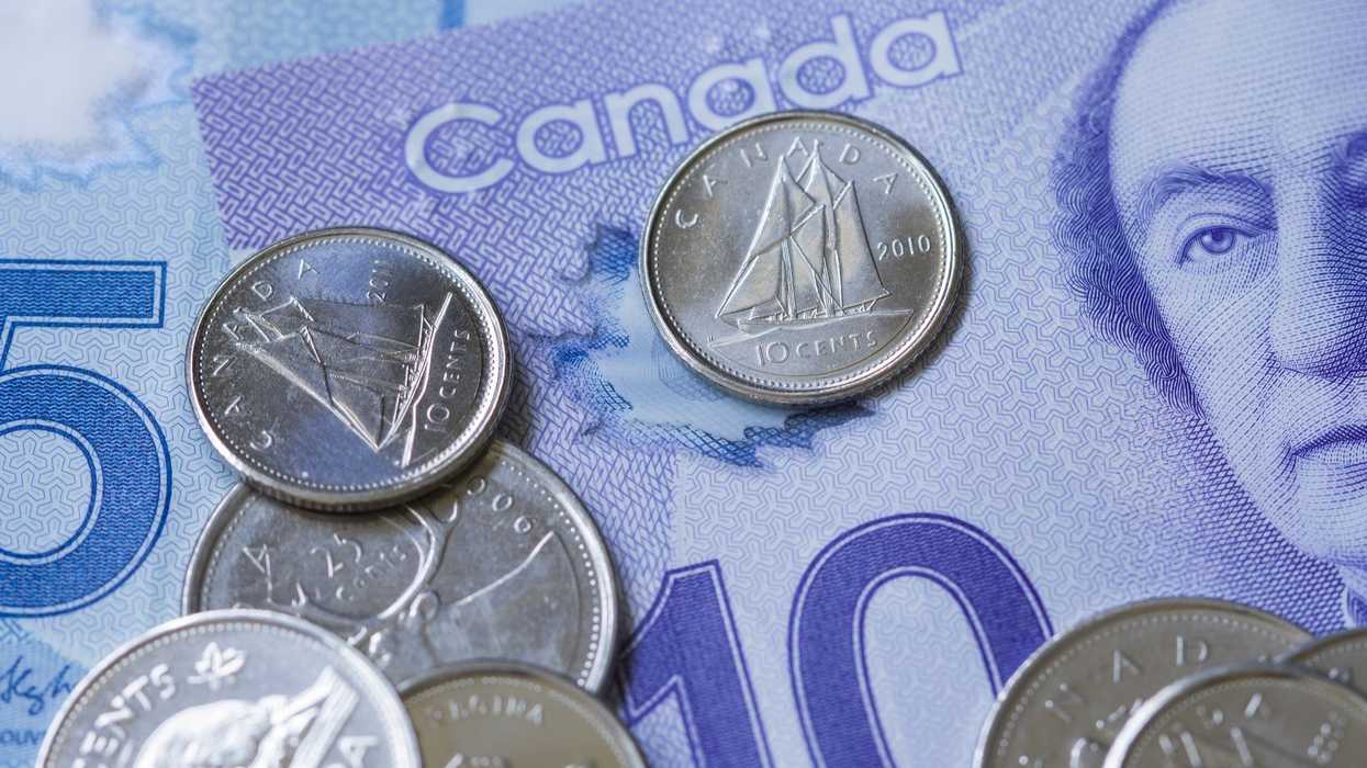 De l'argent canadien.
