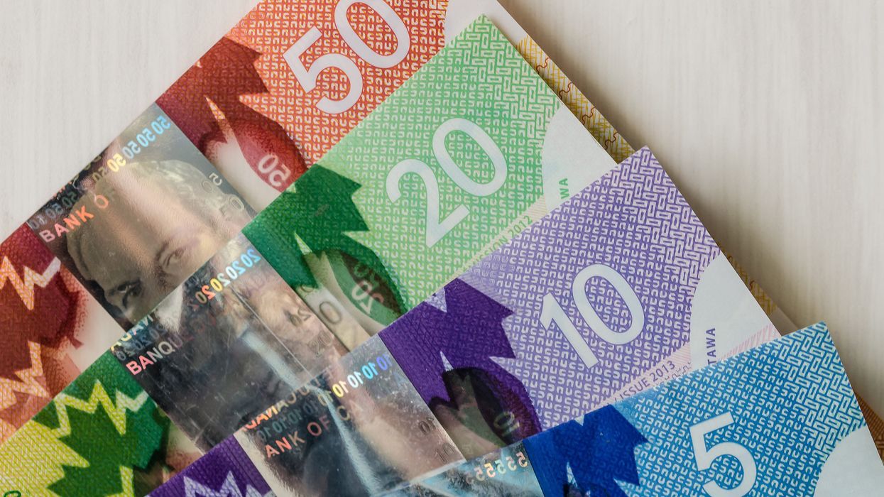 De l'argent canadien.