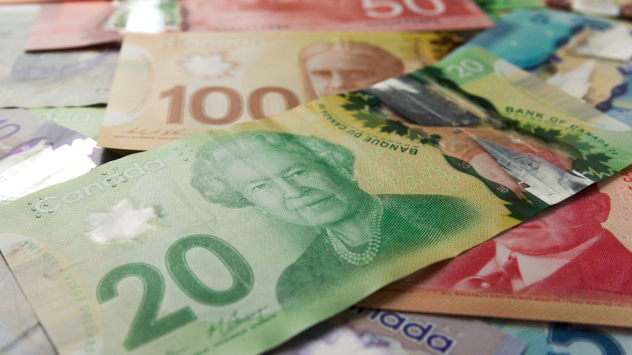 De l'argent canadien.