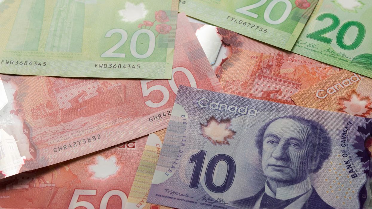 De l'argent canadien.