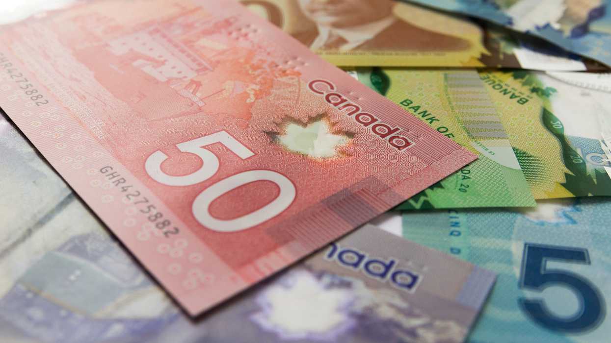 De l'argent canadien.