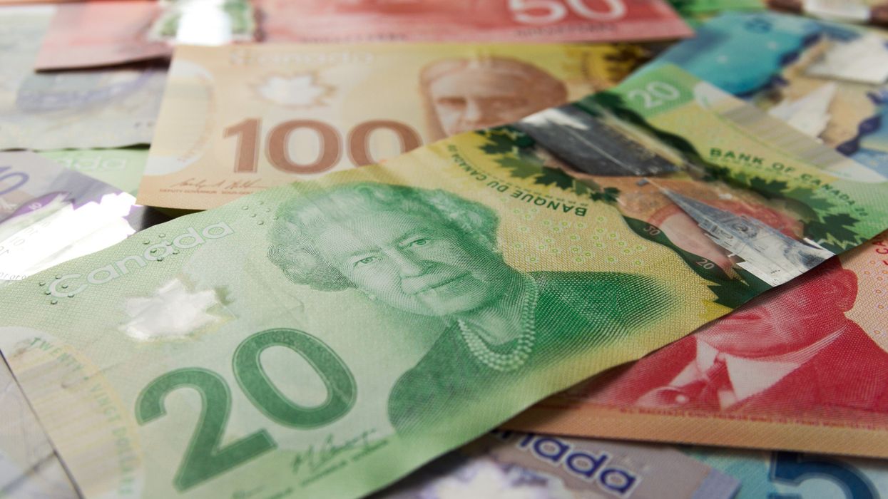 De l'argent canadien.