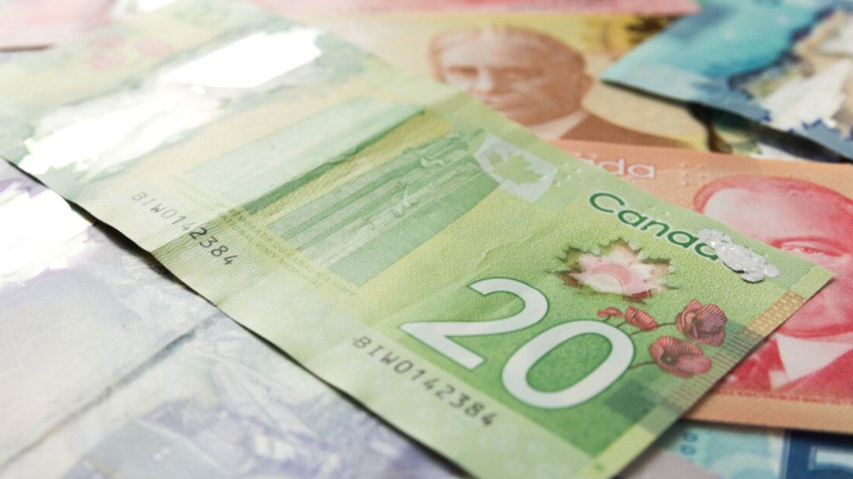 De l'argent canadien.